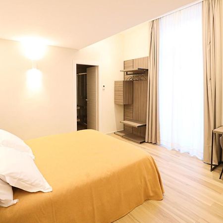 Municipio Luxury Suite Napoli Bagian luar foto