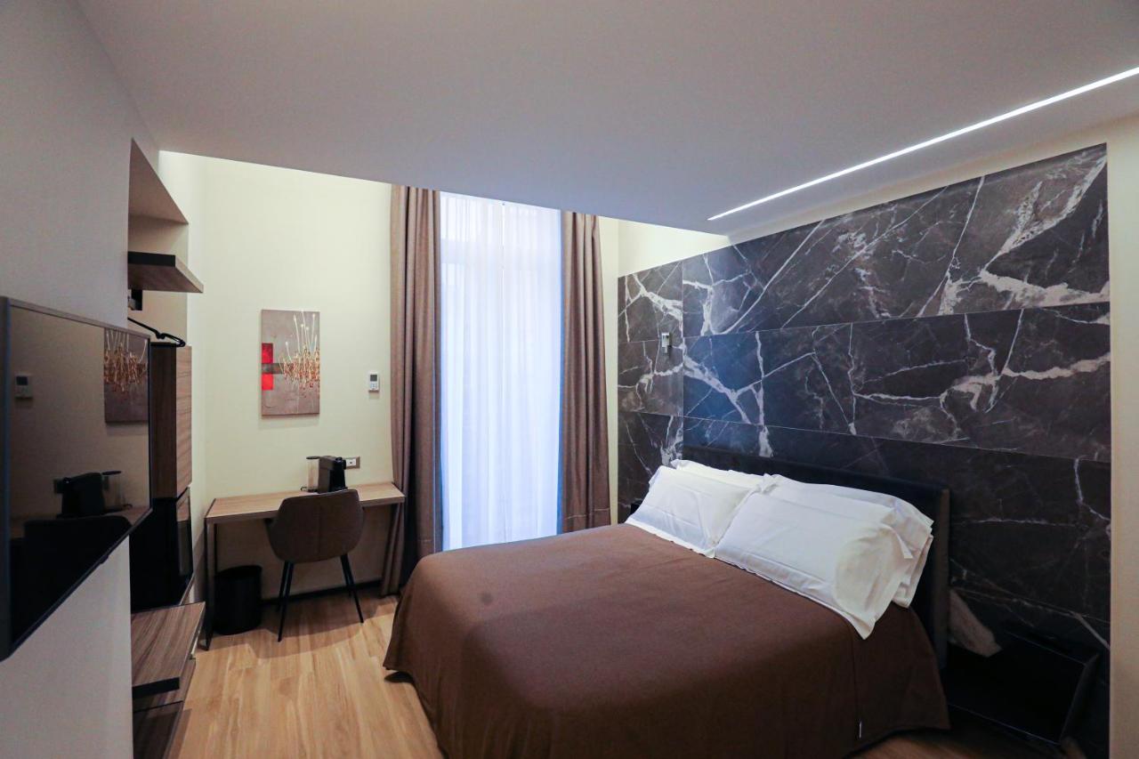 Municipio Luxury Suite Napoli Bagian luar foto