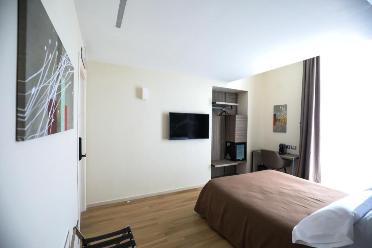Municipio Luxury Suite Napoli Bagian luar foto