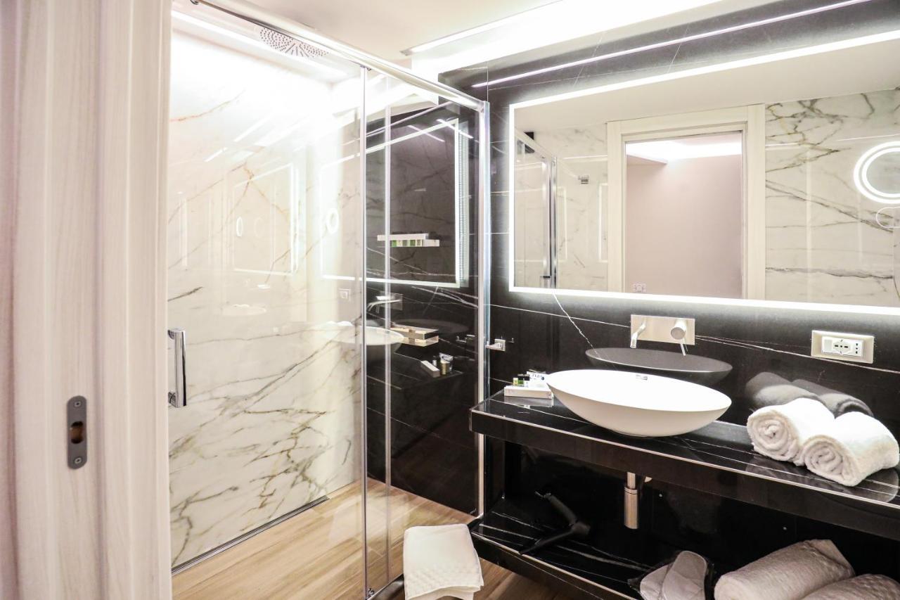 Municipio Luxury Suite Napoli Bagian luar foto