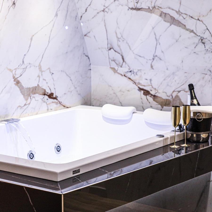 Municipio Luxury Suite Napoli Bagian luar foto