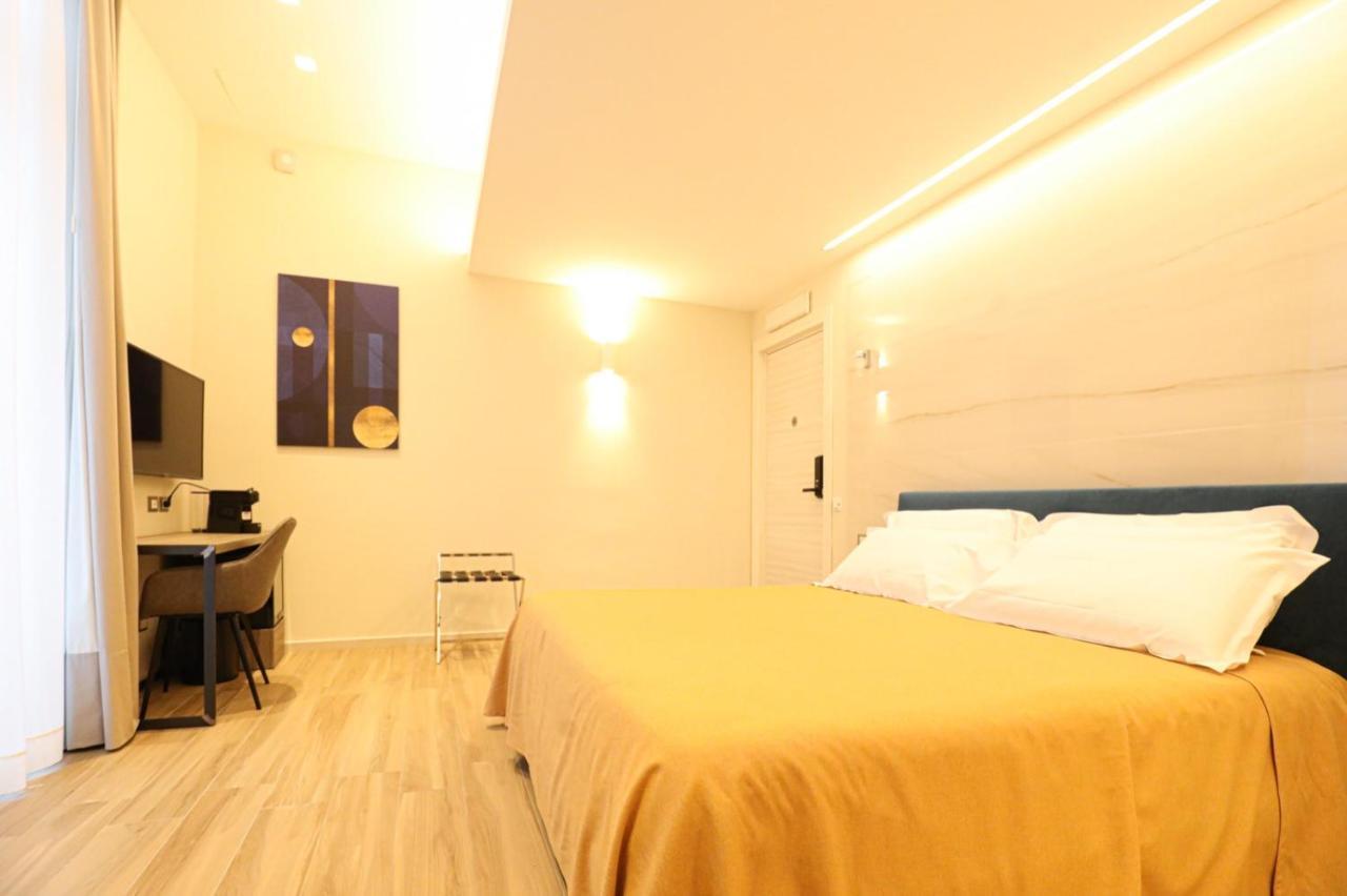 Municipio Luxury Suite Napoli Bagian luar foto