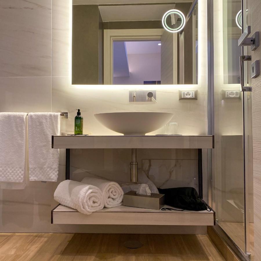Municipio Luxury Suite Napoli Bagian luar foto