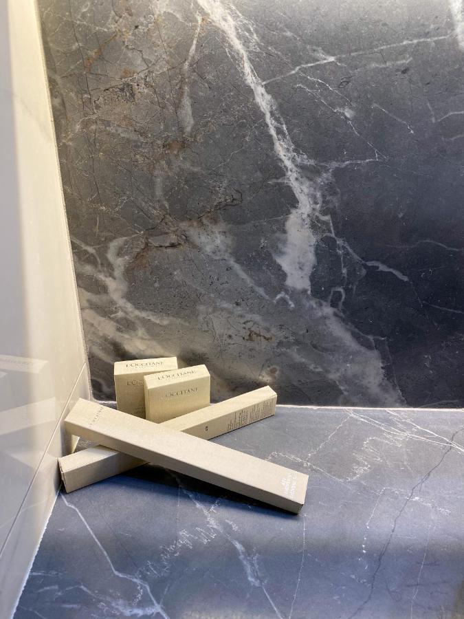 Municipio Luxury Suite Napoli Bagian luar foto