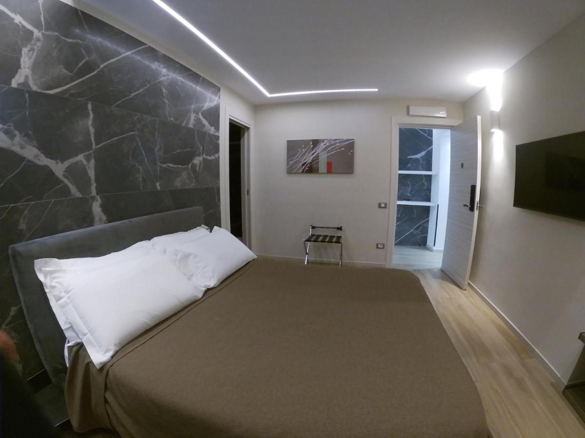 Municipio Luxury Suite Napoli Bagian luar foto