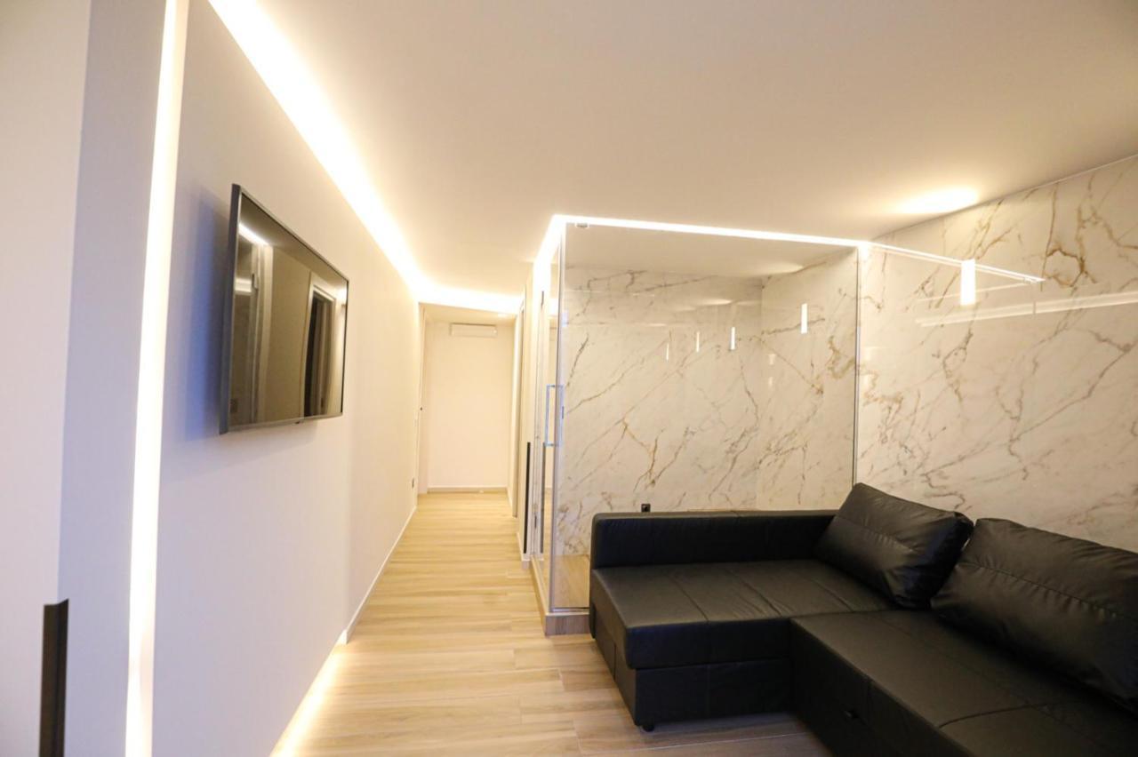 Municipio Luxury Suite Napoli Bagian luar foto