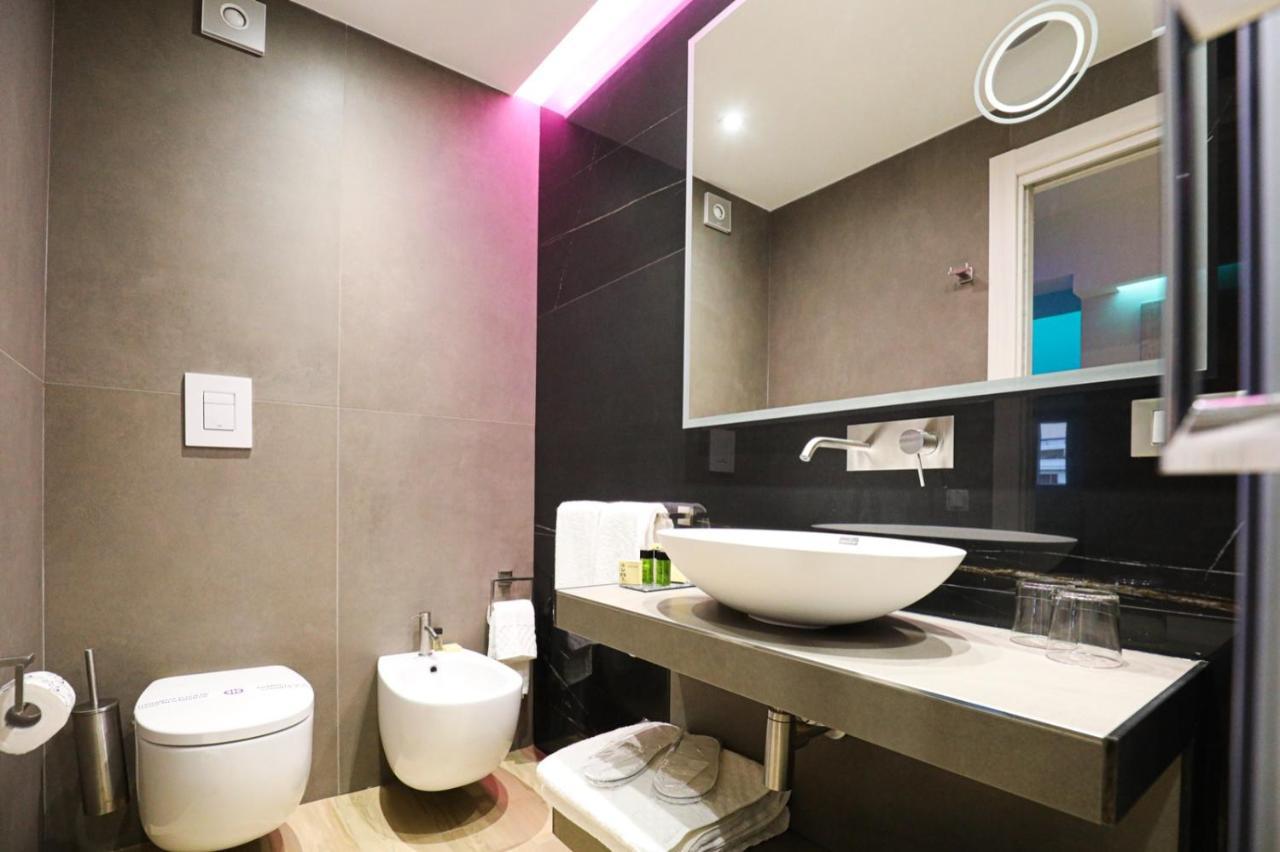 Municipio Luxury Suite Napoli Bagian luar foto