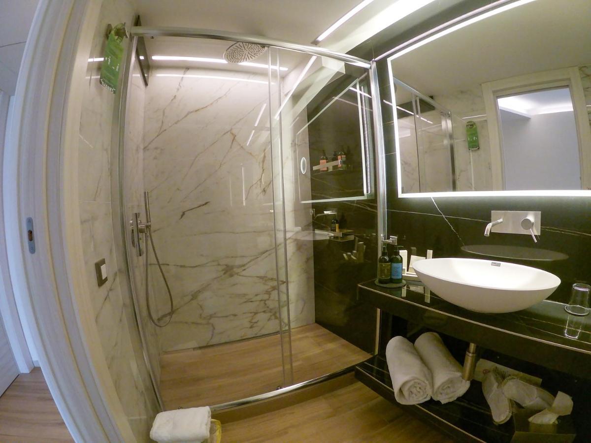 Municipio Luxury Suite Napoli Bagian luar foto