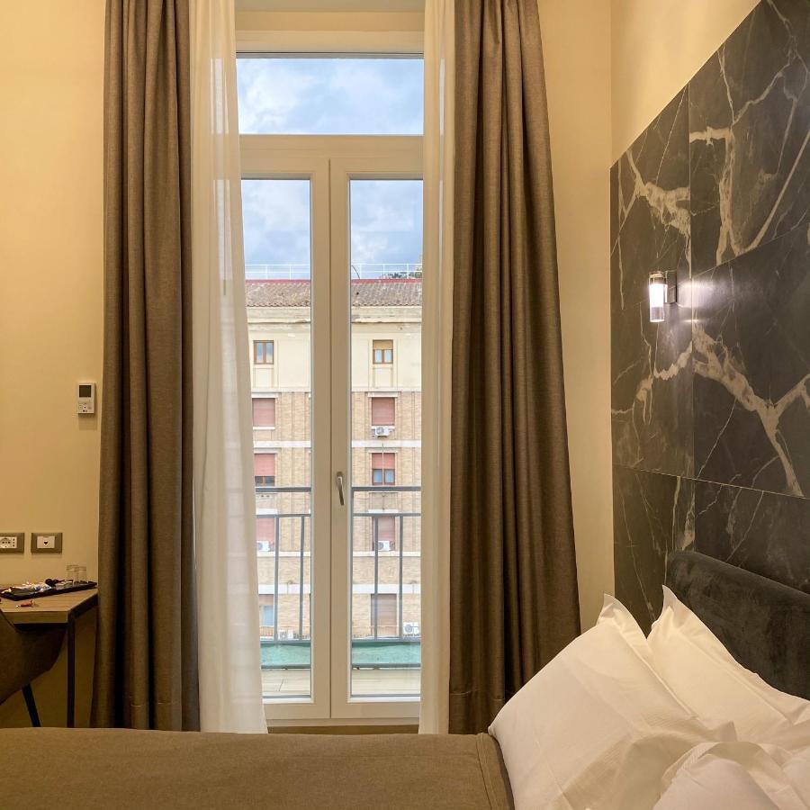 Municipio Luxury Suite Napoli Bagian luar foto