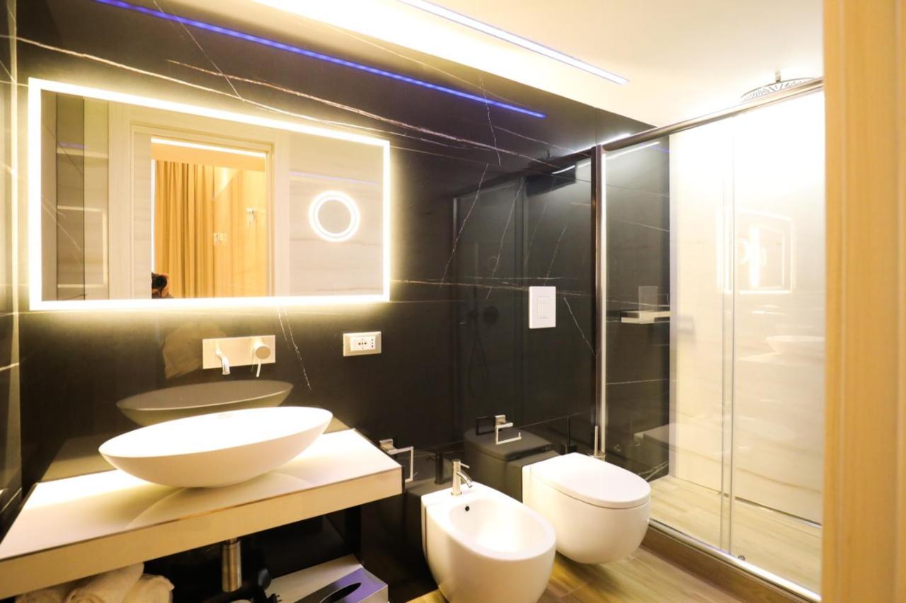 Municipio Luxury Suite Napoli Bagian luar foto