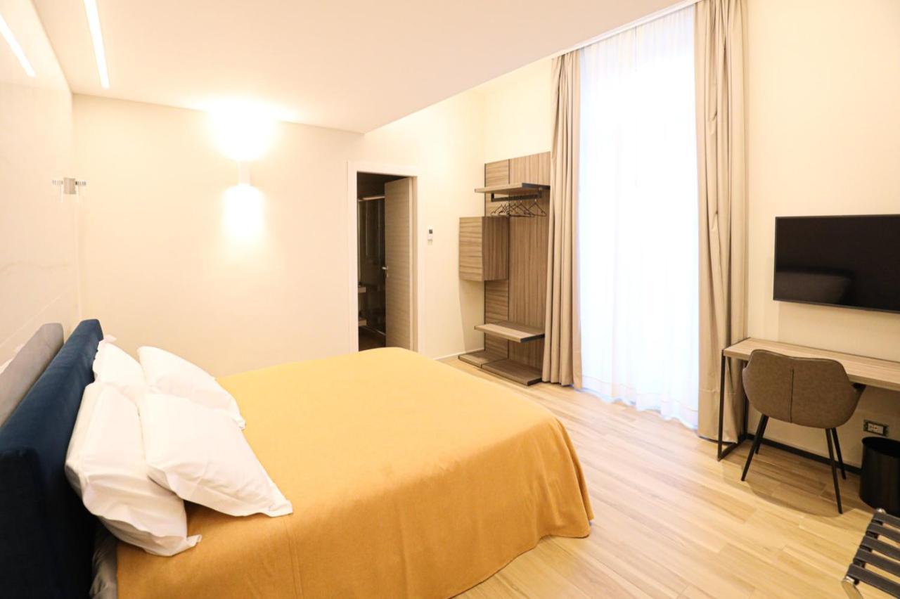 Municipio Luxury Suite Napoli Bagian luar foto