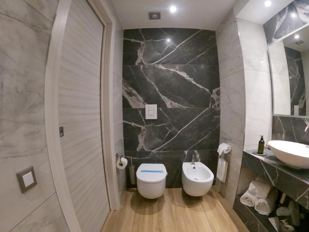 Municipio Luxury Suite Napoli Bagian luar foto