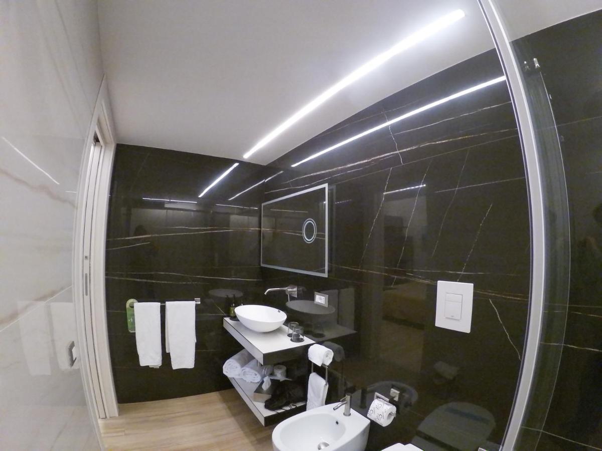 Municipio Luxury Suite Napoli Bagian luar foto