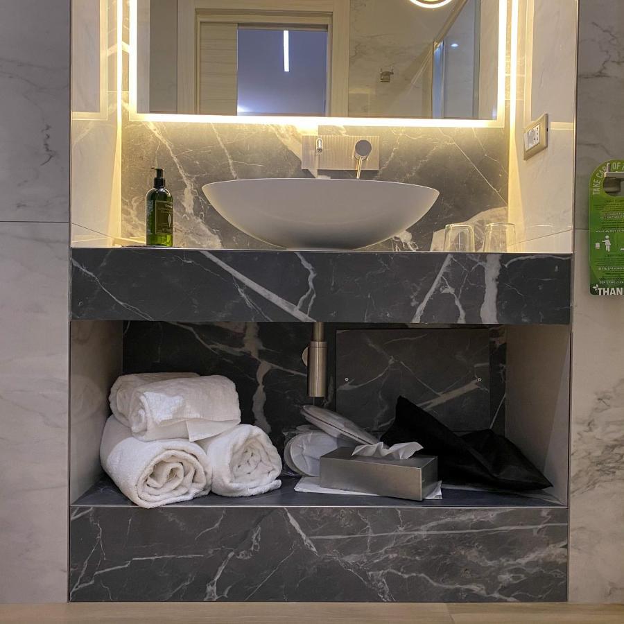 Municipio Luxury Suite Napoli Bagian luar foto