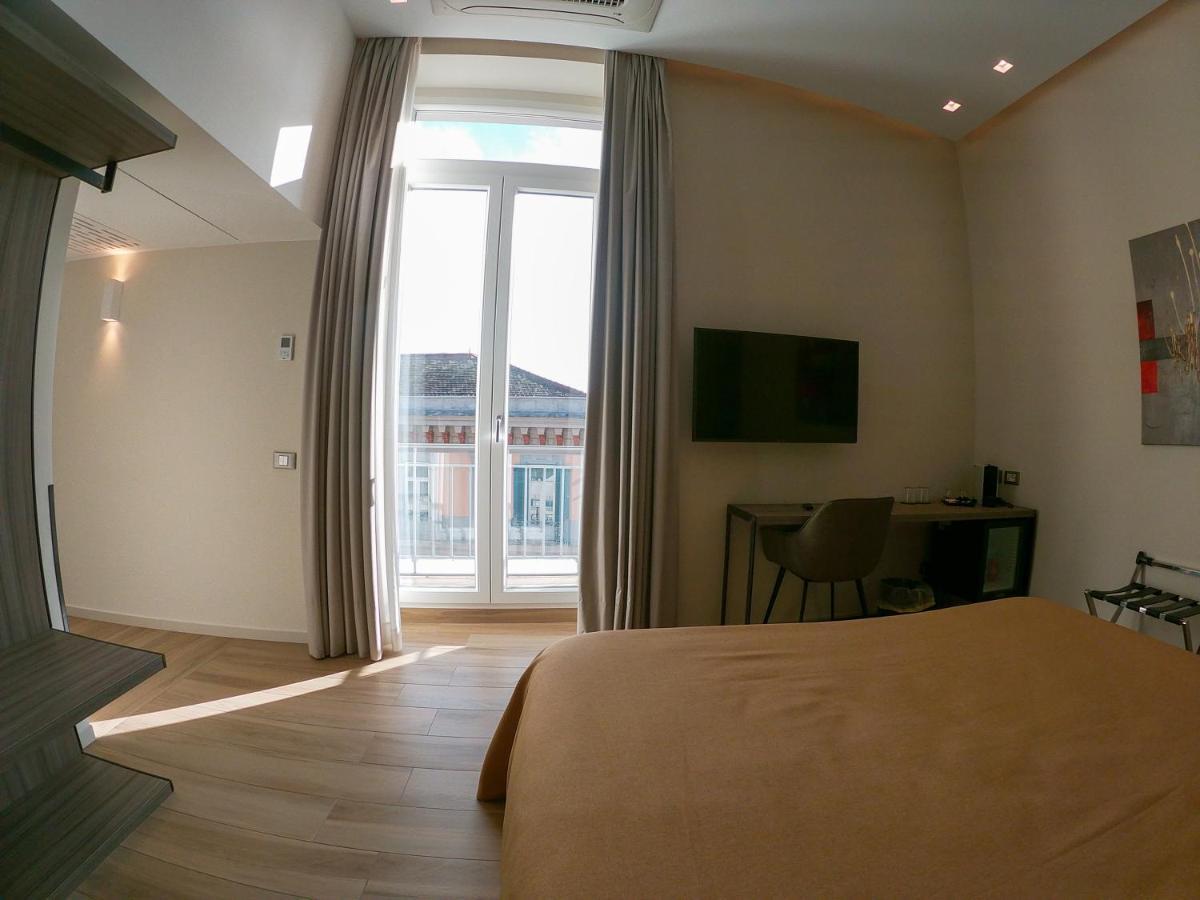 Municipio Luxury Suite Napoli Bagian luar foto