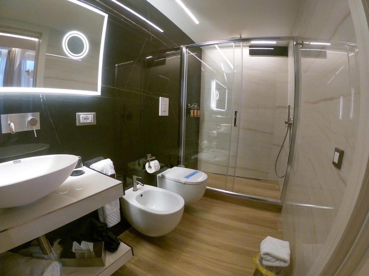 Municipio Luxury Suite Napoli Bagian luar foto