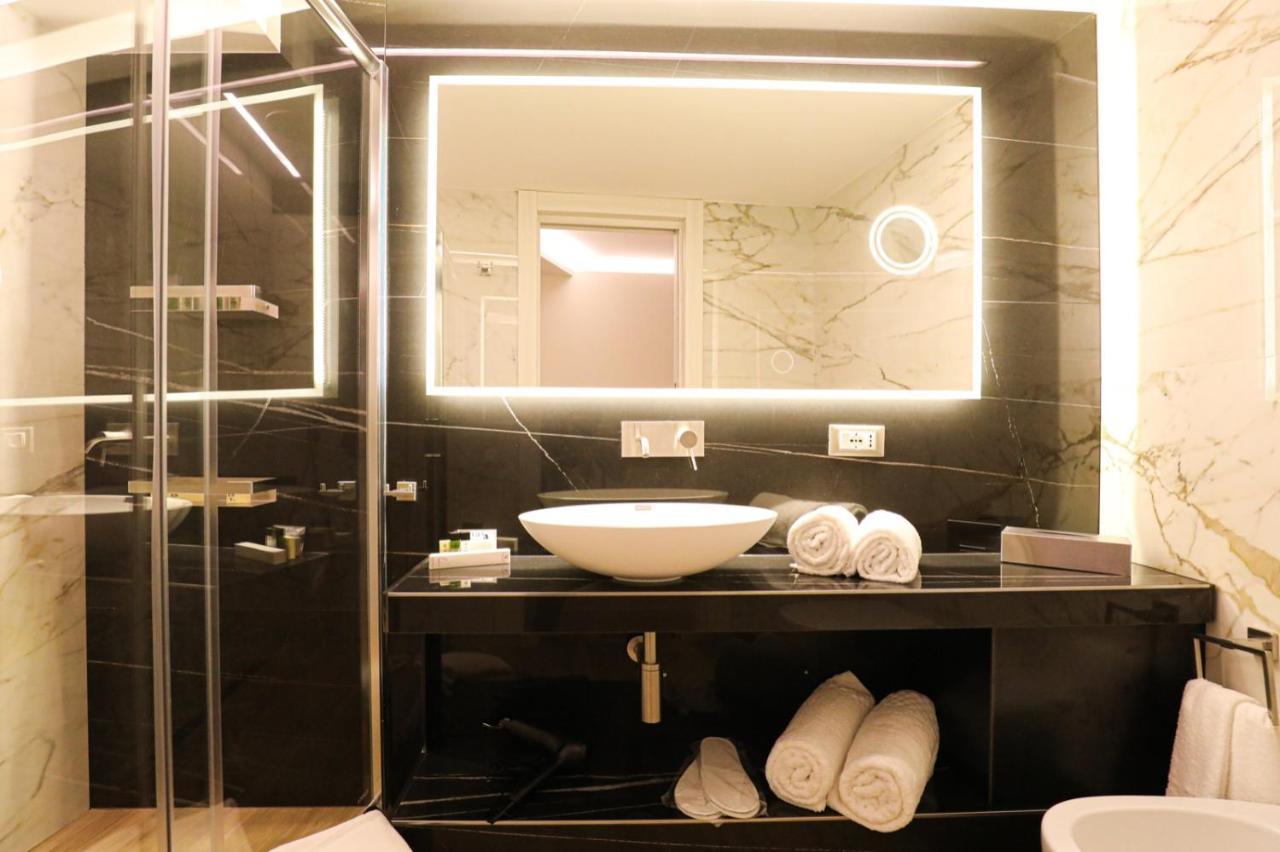 Municipio Luxury Suite Napoli Bagian luar foto