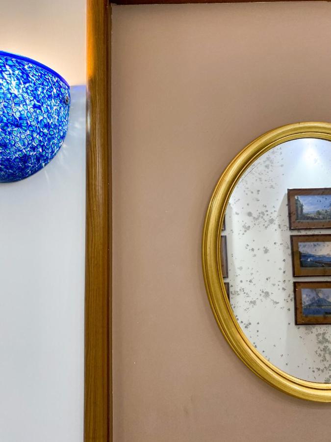 Municipio Luxury Suite Napoli Bagian luar foto