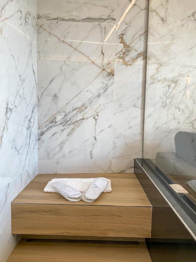 Municipio Luxury Suite Napoli Bagian luar foto