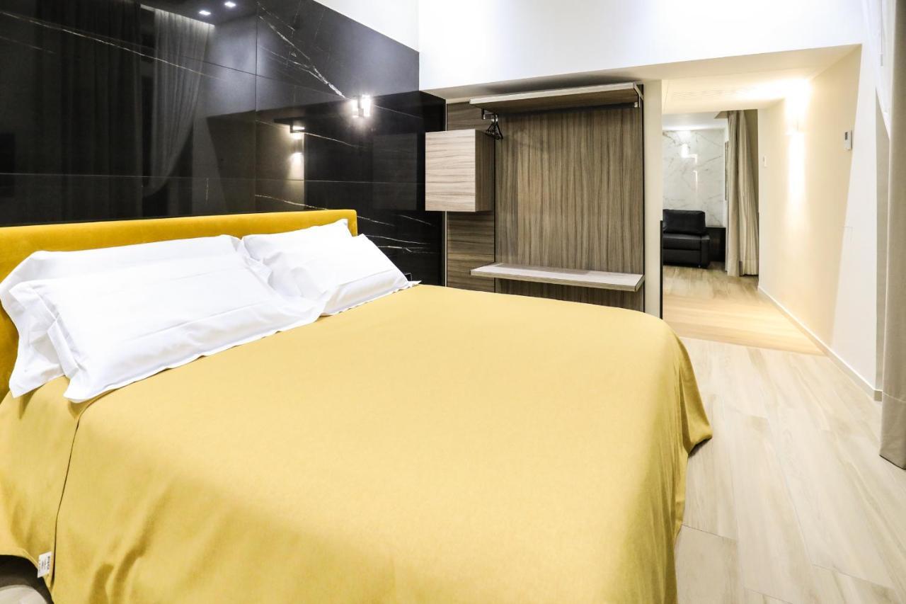 Municipio Luxury Suite Napoli Bagian luar foto