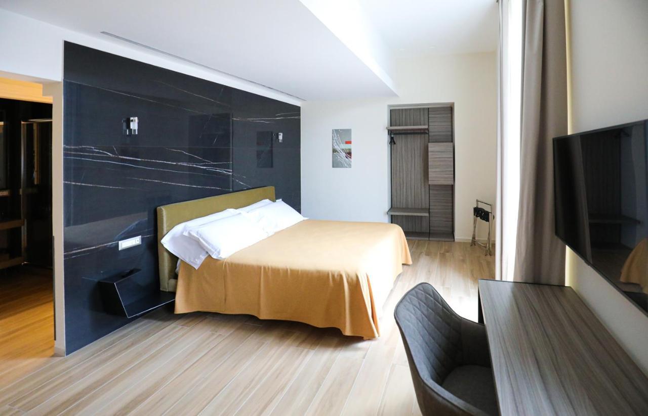 Municipio Luxury Suite Napoli Bagian luar foto